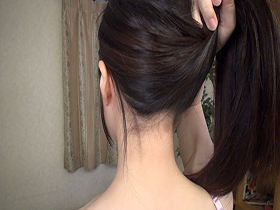 素人娘の全裸図鑑23　今時の女の子12名が恥らいながら脱衣していく様子をじっくり撮影した、変態紳士のためのヘアヌードコレクション　サンプル画像02